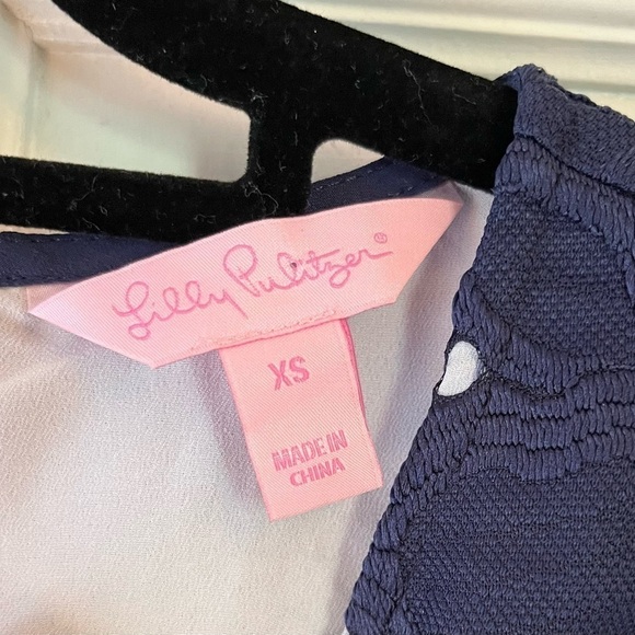 Lilly Pulitzer lona Lace Top Shell True Navy Two
Tone Lace Size XS - Picture 4 of 5